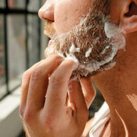 Das Bartshampoo mit hochwertigen, natürlichen Inhaltsstoffen reinigt und kräftigt dein Bart und ist für alle Bartlängen geeignet.