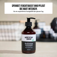 Bodylotion für Männer von der Brooklyn Soap Company mit Muskatnuss- und Zedernholzduft – spendet intensive Feuchtigkeit und sorgt für ein gepflegtes Hautgefühl.