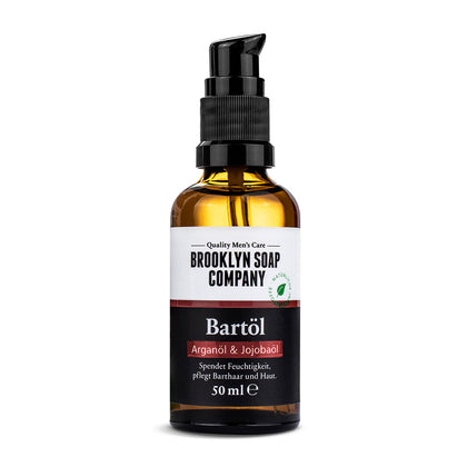 Bartöl von der Brooklyn Soap Company mit Arganöl & Jojobaöl in 50 ml Glasflasche mit Pumpspender. Spendet Feuchtigkeit, pflegt Barthaar und Haut, ideal für die tägliche Bartpflege, mit natürlichen Inhaltsstoffen.