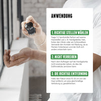 The Woods Extrait de Parfum von der Brooklyn Soap Company für Männer richtig anwenden: 1–2 Sprühstöße auf warme Hautstellen wie Handgelenke oder Hals auftragen, dabei den Kontakt mit Kleidung vermeiden. Nicht verreiben, um die Duftmoleküle zu schonen. Für optimale Verteilung den Flakon 15–20 cm von der Haut entfernt halten.