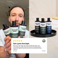 Kundenerfahrung mit dem Green Wood & Vetiver Body Wash von der Brooklyn Soap Company: Zufriedener Nutzer zeigt verschiedene Duschgel-Varianten, darunter Oud Wood & Santal, Green Wood & Vetiver und Blue Amber & Cedar, mit positivem Erfahrungsbericht zur Hautverträglichkeit und Pflege.
