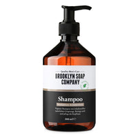 Veganes Shampoo von der Brooklyn Soap Company mit Muskatnuss- und Zedernholzduft zur sanften Reinigung von Haar und Kopfhaut.