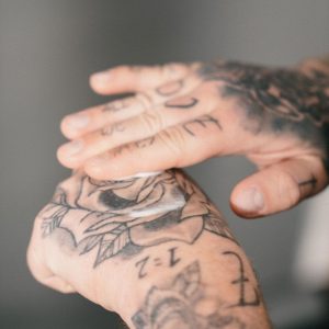 Tattoo-Pflege nach dem Stechen