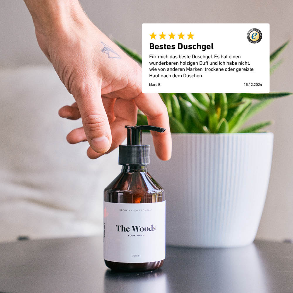 The Woods Body Wash von der Brooklyn Soap Company mit Kundenbewertung: Holziger Duft, kein Austrocknen oder Hautreizung nach dem Duschen.