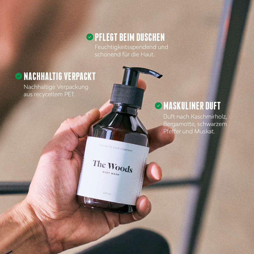 The Woods Body Wash von der Brooklyn Soap Company – feuchtigkeitsspendendes Duschgel mit maskulinem Duft nach Kaschmirholz, Bergamotte, schwarzem Pfeffer und Muskat in einer nachhaltigen Verpackung aus recyceltem PET.
