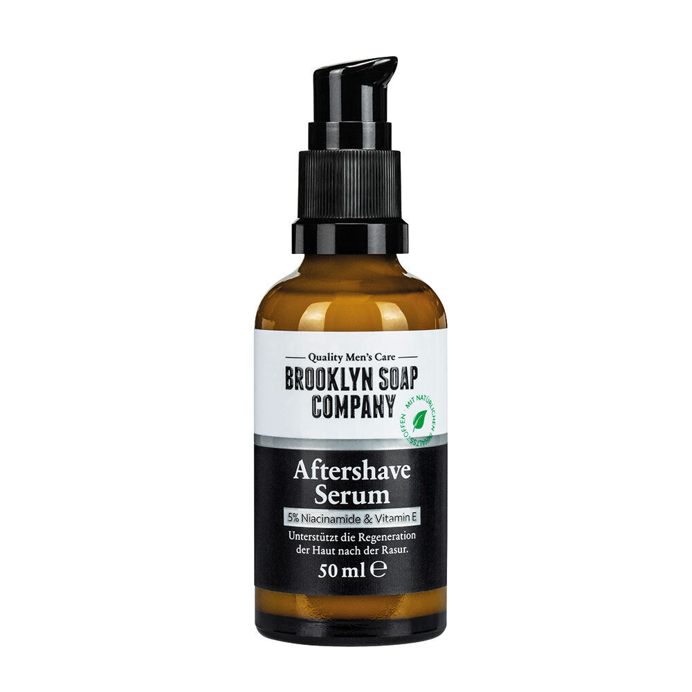 Das Aftershave Serum von der Brooklyn Soap Company ist die optimale Pflege nach der Haut für Männer. Es wirkt hautberuhigend und lindert Hautreizungen und Irritationen wie z.B. Hautrötungen nach der Rasur. Mit hochwertigen natürlichen Inhaltsstoffen, Vitamin E und Niacinamid ist es perfekt für gesunde Männerhaut.